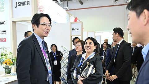 Carmelita Hartoto, Chairwoman of the Indonesian National Shipowners’ Association, visits the Japan Pavilion at Asia Pacific Maritime 2026.