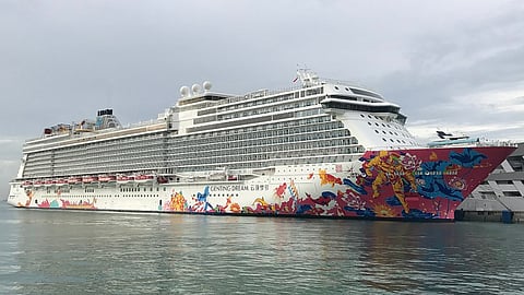 Genting Dream in 2017 (Photo: Wikimedia Commons/Sapphire Jasper)