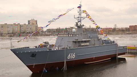 Future Russian Navy minesweeper Yakov Balyaev hits the water