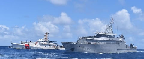 The French Navy patrol vessel La Confiance (right) and the US Coast Guard cutter Winslow W. Griesser conducting a joint anti-drug exercise off French Guyana (Photo: French Navy)