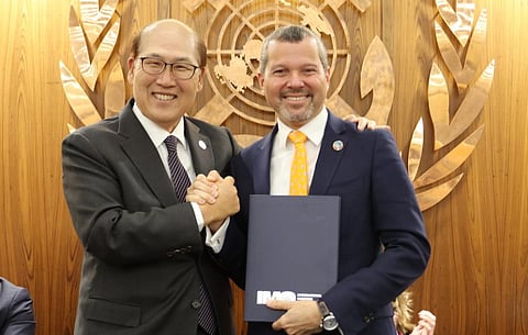 IMO Secretary General Kitack Lim congratulates IMO Marine Environment Division Director Arsenio Dominguez following the latter's confirmation as the organisation's next Secretary General, November 30, 2023. (Photo: IMO)