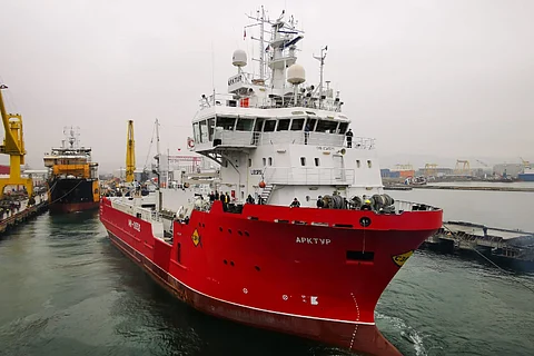 VESSEL REFIT | Arktur – Ex-supply vessel undergoes conversion to take on crab catching in Russian waters