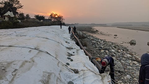 Filled geotextile tubes lining the banks of the Dakpathar Reservoir