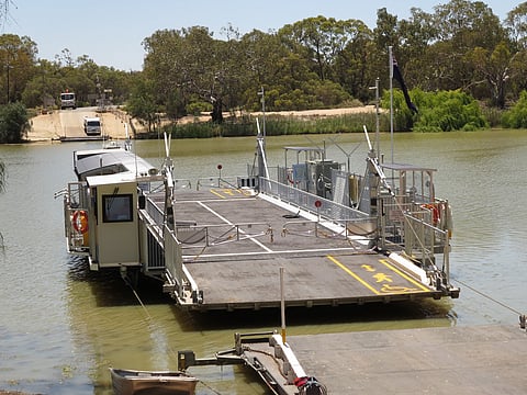 bmt-dt_river-murray-ferry_image-1