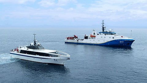 Xiangzhou Yun (right) during pre-delivery trials (Photo: SML Zhuhai)