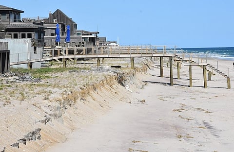 Erosion along the south shore of Long Island, New York (Photo: US Army Corps of Engineers)