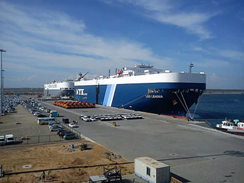 800px-hambantota_port