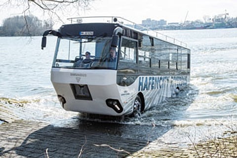 p_bus_eot_riverbus_01_width_1120