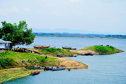 Bangladeshi waters are ripe for dredging. Pixabay.com/masumrefat