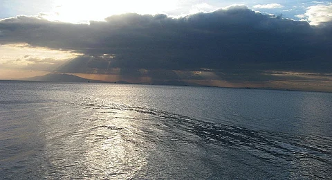 Manila Bay Photo: Wikimedia Commons/Hollyckuhno