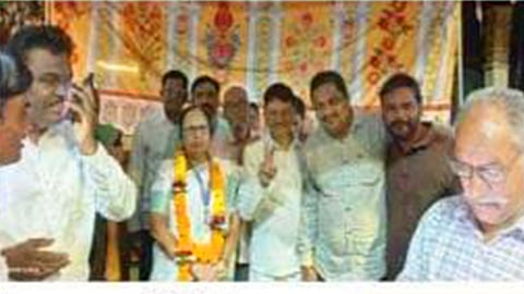 विकास पॅनल चे विजयी उमेदवार व मान्यवर सभासद