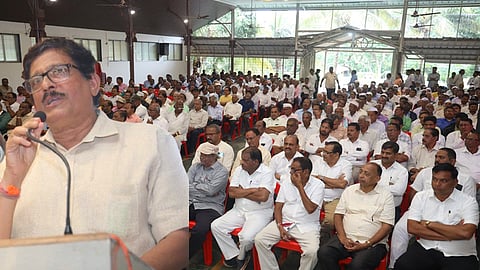 दि गडहिंग्लज अर्बन को-ऑप. बँकेच्या सभेत बोलताना जितेंद्र नाईक व समोर उपस्थित सभासद.