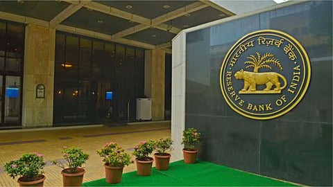 ₹25,000 पर्यंत फसवणूक भरपाईची रिझर्व्ह बँकेची योजना; चुकीची विक्री आणि वसुलीवर कडक नियम येणार