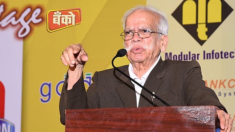 डॉ. मुकुंद अभ्यंकर - कॉसमॉस को-ऑपरेटिव्ह बँक