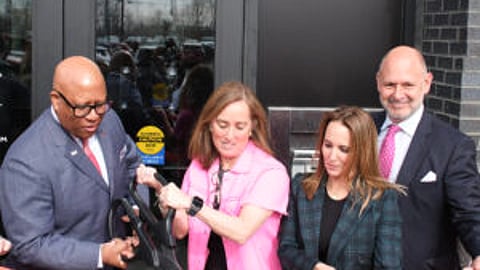 Fortuna Bank leadership cuts a ribbon to commemorate the official opening of its Columbus, Ohio-area de novo.