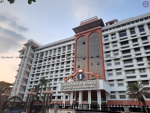 Kerala HC dismisses PIL for FIR against Kerala Chief Minister, former Secretary for alleged role in Gold smuggling, other scams [Read Order]