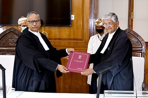 Chief Justice of Allahabad High Court (L) and Justice Alok Singh (R) at the oath taking ceremony