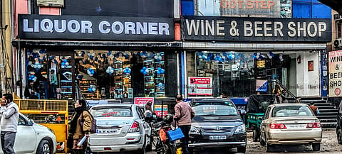 [Coronavirus Lockdown] "No public interest involved", Karnataka HC dismisses petition seeking re-opening of wine shops in state