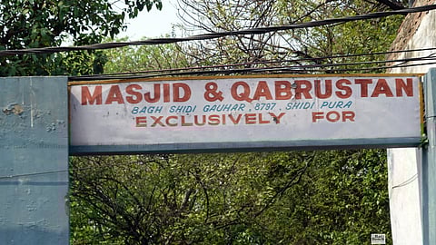 No reason to deprive the dead of last rites: Bombay HC junks pleas against burial in Mumbai cemeteries on fear of COVID-19 spread from soil