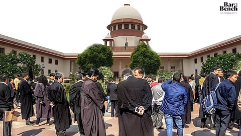 Financial aid for lawyers amid COVID-19: Supreme Court transfers pleas pending in High Courts to itself