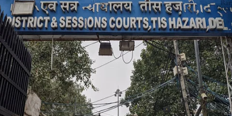 Lawyers clash, fire shots in Delhi's Tis Hazari Court