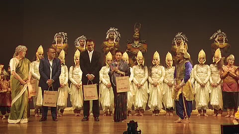 Gayatri Luthra, Harry Chawla and Rani Usha Raje Scindia on stage