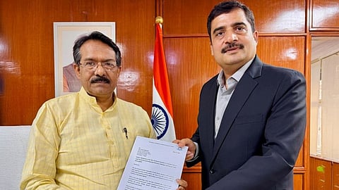 Minister of State, MCA, Harsh Malhotra (L) and GCAI Founder Dr. Sanjeev Gemawat (R)