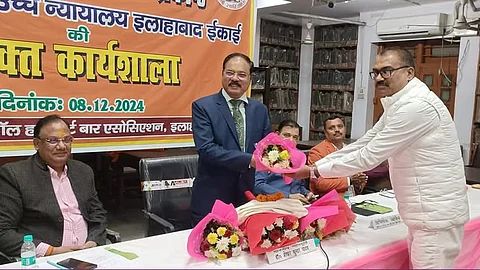 Justice Shekhar Kumar Yadav (centre)