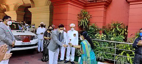 ಕೋರ್ಟ್ ಸಿಬ್ಬಂದಿಗಳು ಕ್ವಾರಂಟೈನ್ ಗೆ ಒಳಗಾದ ಅವಧಿಯನ್ನು ‘ಕರ್ತವ್ಯದ ಮೇಲೆ’ ಎಂದು ಪರಿಗಣಿಸಿ: ಕರ್ನಾಟಕ ಹೈಕೋರ್ಟ್