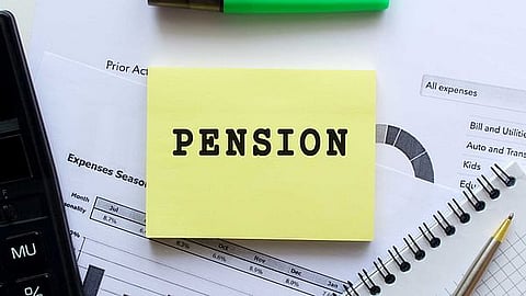 ಪಿಂಚಣಿ ಎಂಬುದು ಔದಾರ್ಯ ಅಥವಾ ದಾನವಲ್ಲ, ಅದು ನೌಕರರ ರದ್ದುಪಡಿಸಲಾಗದ ಹಕ್ಕು: ಕರ್ನಾಟಕ ಹೈಕೋರ್ಟ್