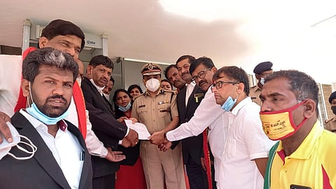 Protesters giving representation to Additional DG Dr. Saleem