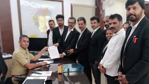 ವಕೀಲ ಕುಲದೀಪ್ ಮೇಲೆ ಪೊಲೀಸ್ ದೌರ್ಜನ್ಯ: ಕ್ರಮಕ್ಕೆ ಆಗ್ರಹಿಸಿ ಎಸ್ಪಿಗೆ ಮನವಿ ಸಲ್ಲಿಸಿದ ಮಂಗಳೂರು ವಕೀಲರ ಸಂಘ