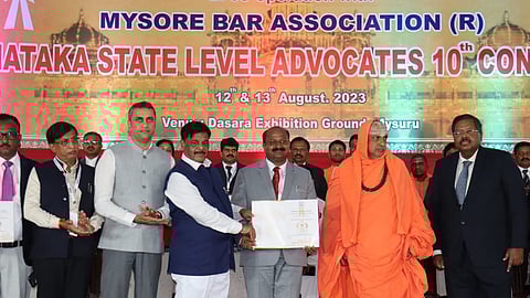 ಸಂವಿಧಾನದ ಆಶಯ, ಪ್ರಜಾಪ್ರಭುತ್ವದ ಬಲವರ್ಧನೆಗೆ ವಕೀಲರು ಶ್ರಮಿಸಬೇಕು: ಸಚಿವ ಮಹದೇವಪ್ಪ