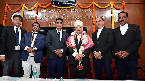 ವಕೀಲರು ವೃತ್ತಿಪರತೆ ಕಾಪಾಡಿಕೊಂಡು ಪ್ರಾಮಾಣಿಕವಾಗಿ ಜವಾಬ್ದಾರಿ ನಿಭಾಯಿಸಬೇಕು: ಸಿಜೆ ಕಿವಿಮಾತು