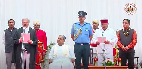 ಕರ್ನಾಟಕ ಹೈಕೋರ್ಟ್ ನೂತನ ಮುಖ್ಯ ನ್ಯಾಯಮೂರ್ತಿಯಾಗಿ ಪ್ರಮಾಣವಚನ ಸ್ವೀಕರಿಸಿದ ನಿಲಯ್ ವಿಪಿನ್ಚಂದ್ರ ಅಂಜಾರಿಯಾ.