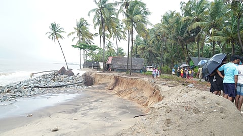 ಗುಡ್ಡ ಕುಸಿತ: ರಕ್ಷಣೆ, ತೆರವು ಕಾರ್ಯಾಚರಣೆ ವಸ್ತುಸ್ಥಿತಿ ವರದಿ ಸಲ್ಲಿಸಲು ಕೇಂದ್ರ, ರಾಜ್ಯ ಸರ್ಕಾರಗಳಿಗೆ ಸೂಚನೆ