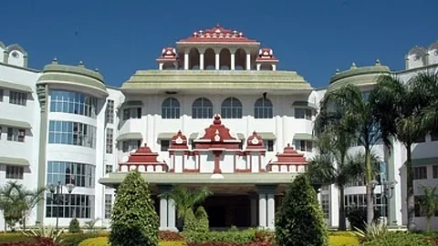 ದೇವಾಲಯ ಬಳಸುತ್ತಿದ್ದ ಪುಷ್ಕರಣಿಯನ್ನು ಪ್ರಭುತ್ವಕ್ಕೆ ವಹಿಸಿದರೆ ಧಾರ್ಮಿಕ ಹಕ್ಕು ಉಲ್ಲಂಘನೆಯಾಗದು: ಮದ್ರಾಸ್ ಹೈಕೋರ್ಟ್