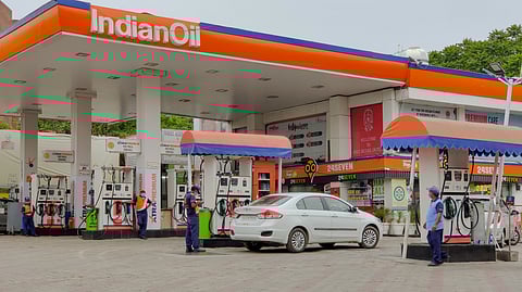 New Delhi, petrol station, IOC, car, India