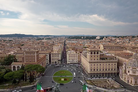 Italy, Rome, piazza, venzia city, traffic