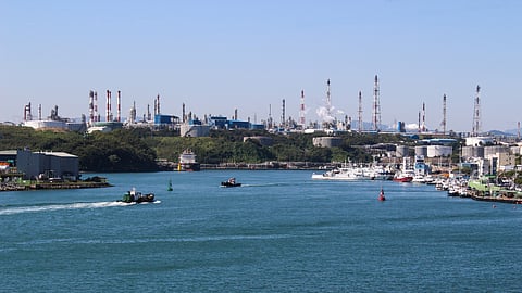 Photo of Ulsan, port, vessels, fuel storage tanks