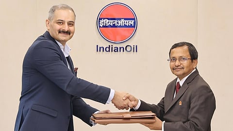 Photo showing RE Sustainability CEO and IOCL Country Head (Lubes)