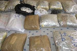 ডাউন রাজধানী এক্সপ্ৰেস থেকে ৯০০ গ্ৰাম মরফিন বাজেয়াপ্ত