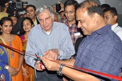 গুয়াহাটিতে ক্যান্সার চিকিৎসায় ডিআইএনসি ব্যবস্থা উদ্বোধন করলেন রতন টাটা