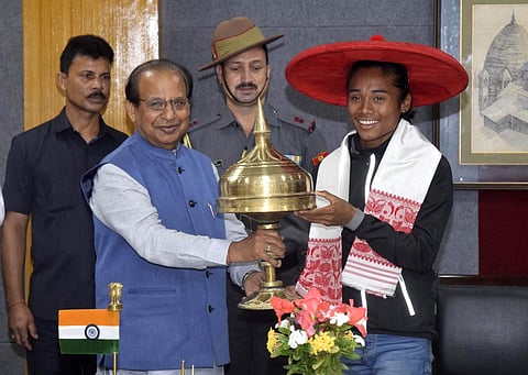 ২০০ ও ৪০০ মিটারে সোনা জয়ী হিমা দাসকে সংবর্ধনা রাজ্যপালের