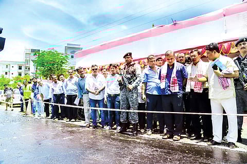 সড়কে প্লাস্টিক ব্যবহারের প্ৰদর্শন কর্মসূচি পূর্ত বিভাগের