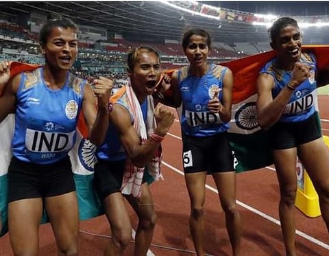 এশিয়াডে মহিলাদের রিলেতে সোনা জিতে হিমার হ্যাটট্ৰিক