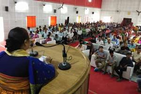 কোকরাঝাড়ে বনভূমির বাসিন্দাদের জমির পাট্টা বিতরণ