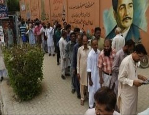 পাকিস্তানের নির্বাচনে রক্ত ঝরালো জঙ্গিরা,নিহত ৩৭