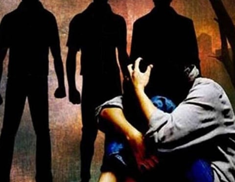 কিশোরীকে টোপ দিয়ে বিক্ৰি,ধর্ষণের অভিযোগ,ধৃত দুই যুবক