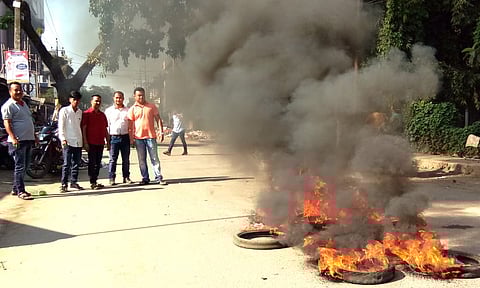 গুয়াহাটি সহ রাজ্যের বিভিন্ন স্থানে বনধের ব্যাপক প্ৰভাব